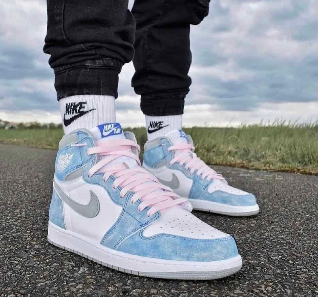 הכירו את Air Jordan 1 Retro High Og Hyper Royal - הדרך המושלמת לשדרג את הסטייל שלכם! הדגמים החמים | ShoeSale