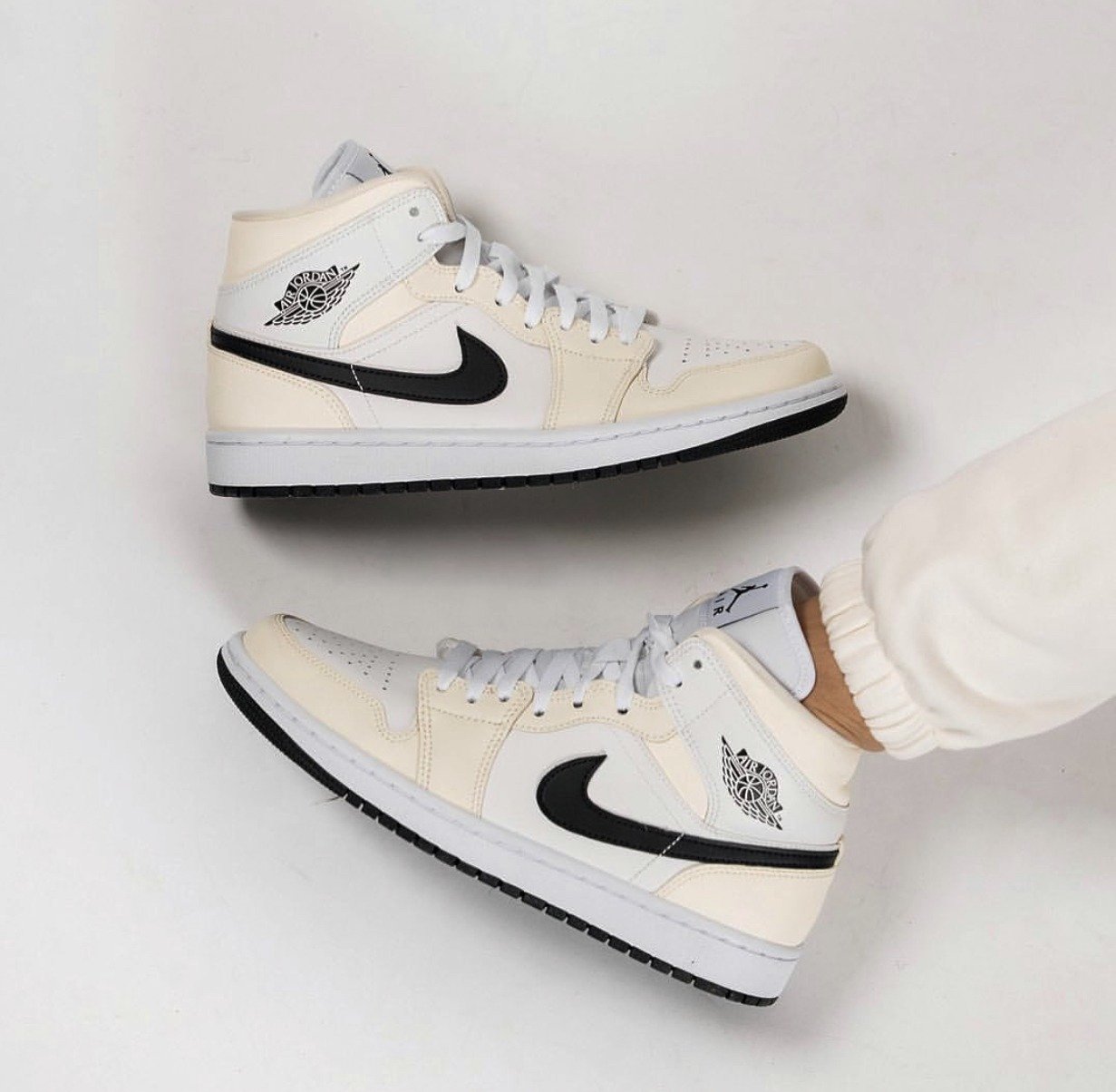 Air Jordan 1 Mid Coconut Milk - הטרנד המושלם לסתיו הדגמים החמים | ShoeSale