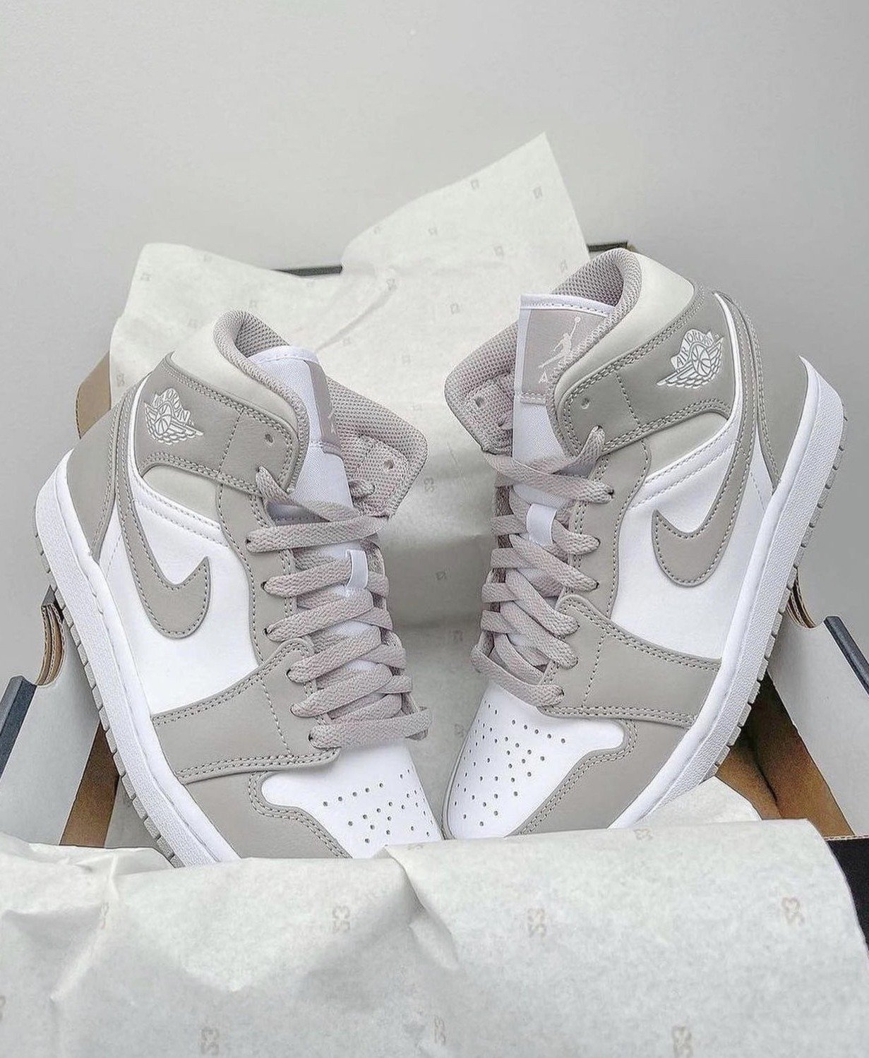 Air Jordan 1 Mid Linen - סניקרס עם סטייל שאין שני לו! הדגמים החמים | ShoeSale