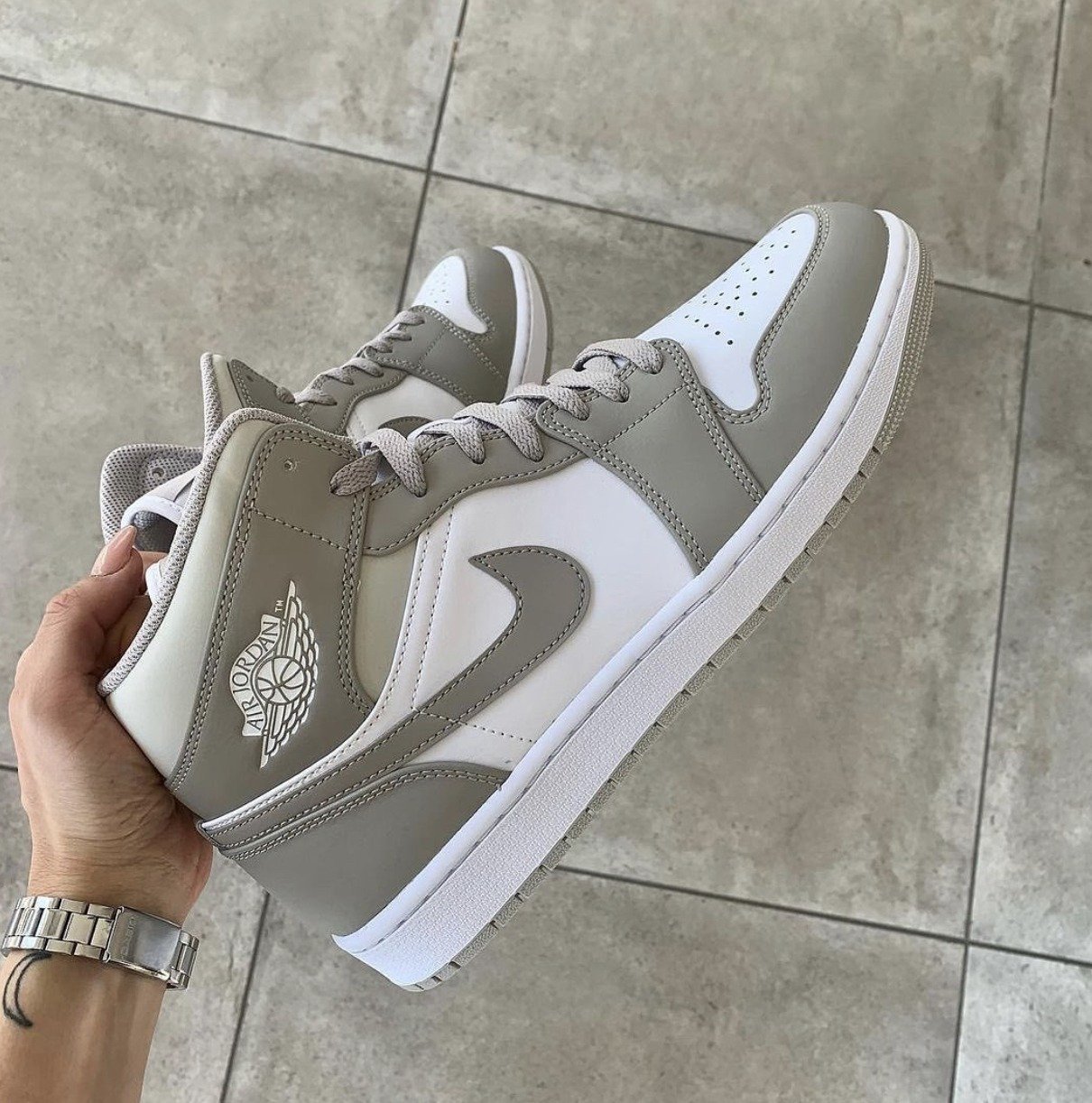 Air Jordan 1 Mid Linen - סניקרס עם סטייל שאין שני לו! הדגמים החמים | ShoeSale