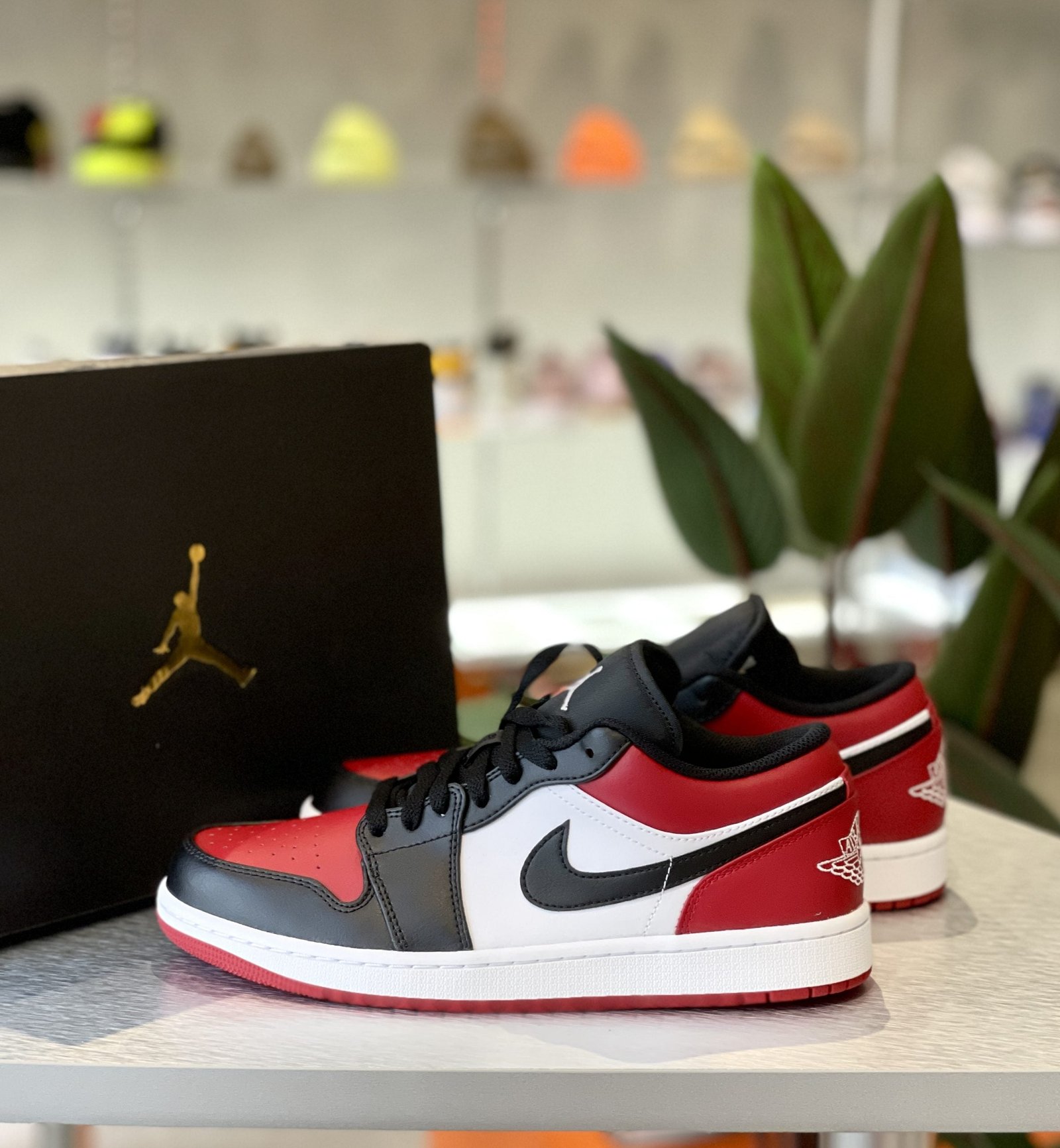 Air Jordan 1 Low Bred Toe (2021) – לחוויית נעליים שאי אפשר להפסיק לדבר עליהן! AIR JORDAN | ShoeSale