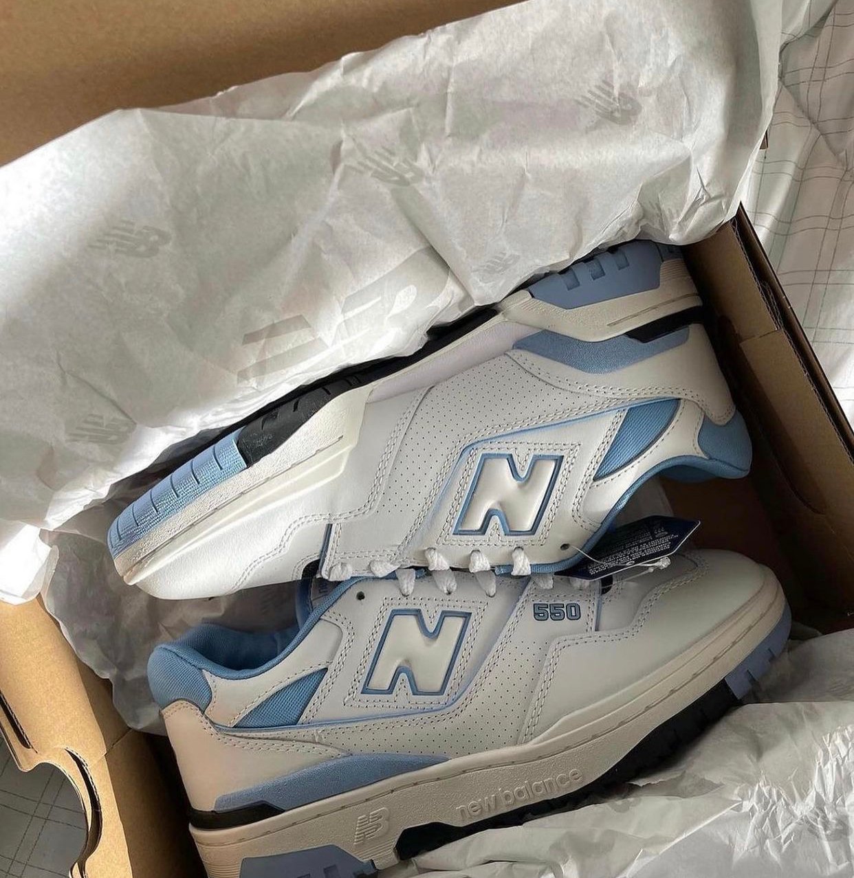נעליים New Balance 550 UNC - השיק של העונה! NEW BALANCE | ShoeSale