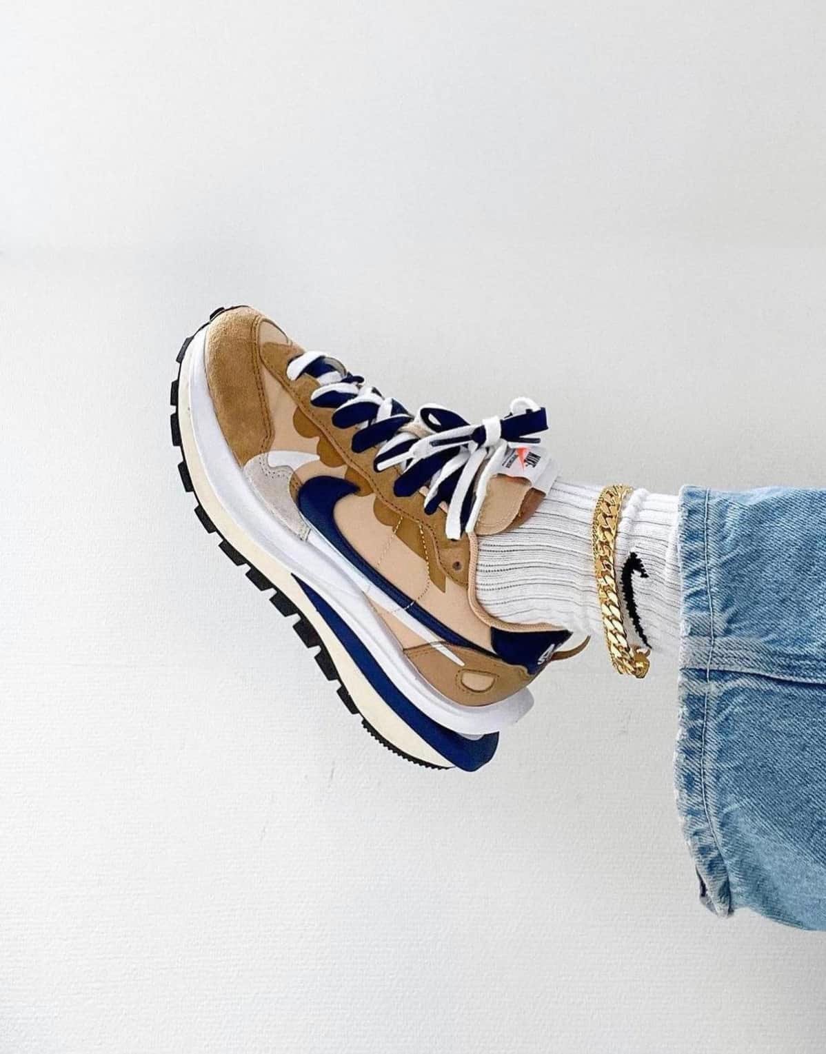 Vaporwaffle Sacai Tan Navy - החדשה בעולם האופנה! NIKE | ShoeSale