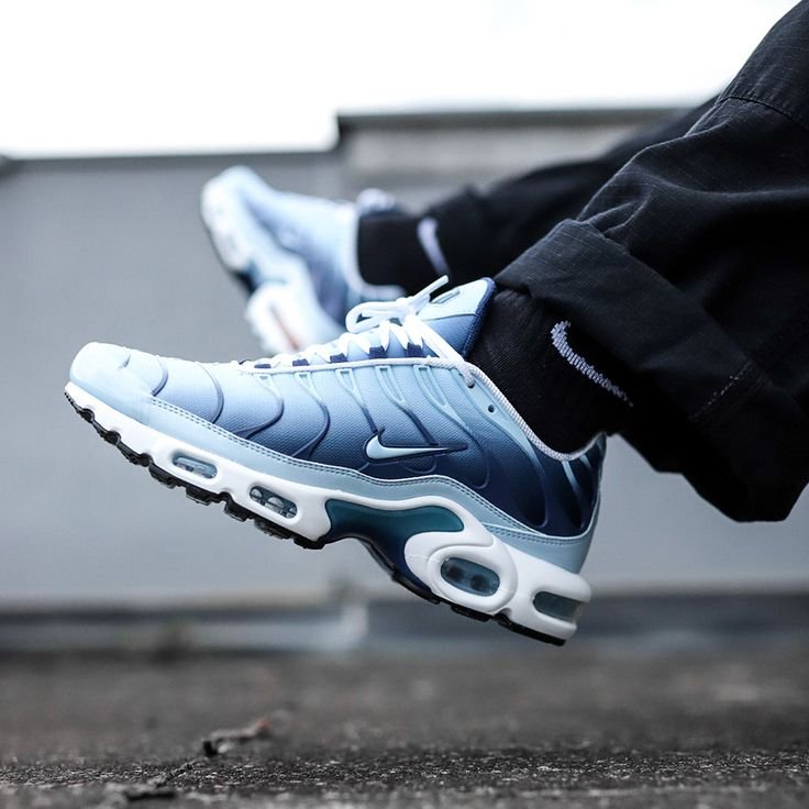נעלי Nike Air Max Plus University Blue Gradient – הטרנד הבא באופנה! NIKE | ShoeSale
