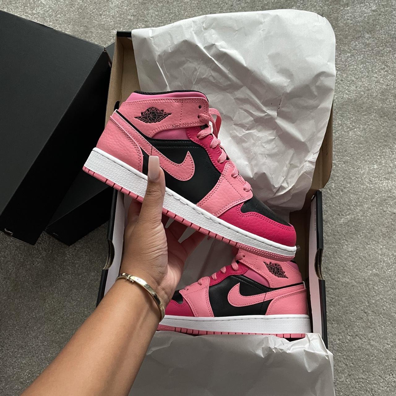 Air Jordan 1 Mid Coral Chalk Pink - הצעד הבא באופנה AIR JORDAN | ShoeSale