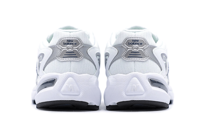 הקפיצה של סגנון עם New Balance 725 Metalic Silver/White ML725B NEW BALANCE | ShoeSale