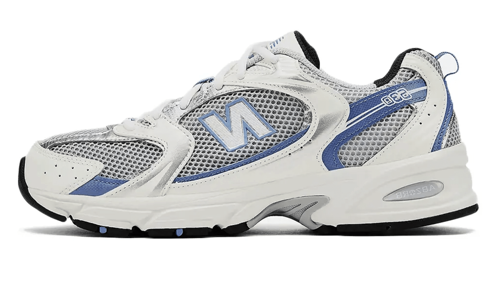 זוג הסניקרס המושלם: New Balance 530 White בסייל מטורף! NEW BALANCE | ShoeSale