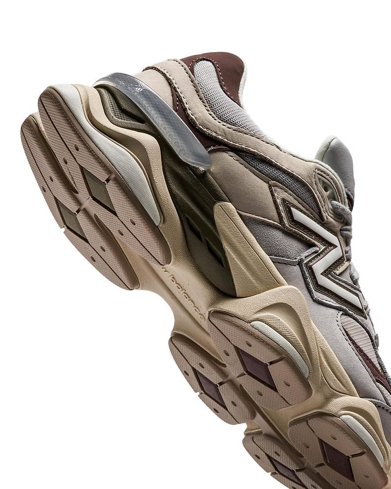 גלה את ה-New Balance U 9060 FNA - הטרנד החדש של ShoeSale! NEW BALANCE | ShoeSale