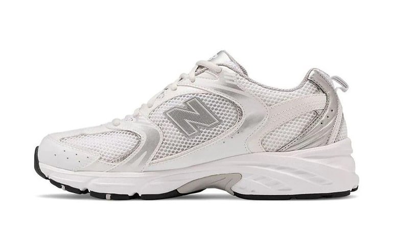 New Balance 530 ‘Munsell White’ – הסניקרס שמלהיב את האופנה NEW BALANCE | ShoeSale