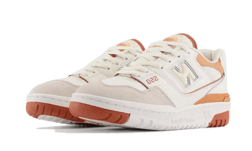 לא תשכחו את New Balance 550 White Au Lait - הסניקרס שכולם מדברים עליהם! NEW BALANCE | ShoeSale
