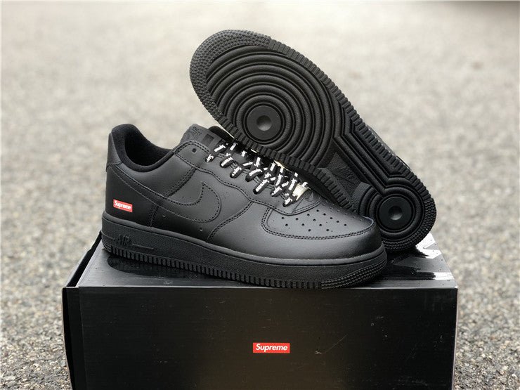 Air Force 1 Low Black Supreme - חובה לכל חובב אופנה NIKE | ShoeSale