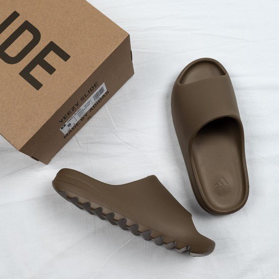 כפכפי Yeezy Slide Earth Brown - הסטייל שלך בשיא Yeezy | ShoeSale