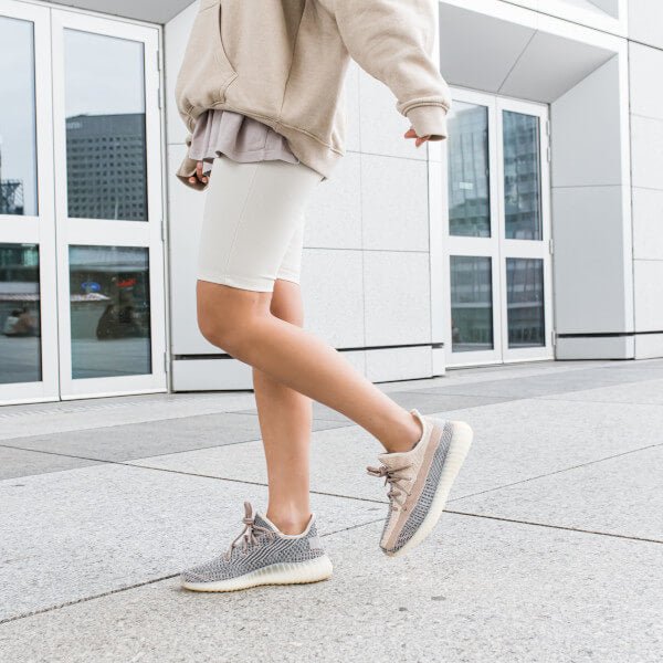 Yeezy Boost 350 V2 Ash Pearl – הסטייל החדש שלך! Yeezy | ShoeSale