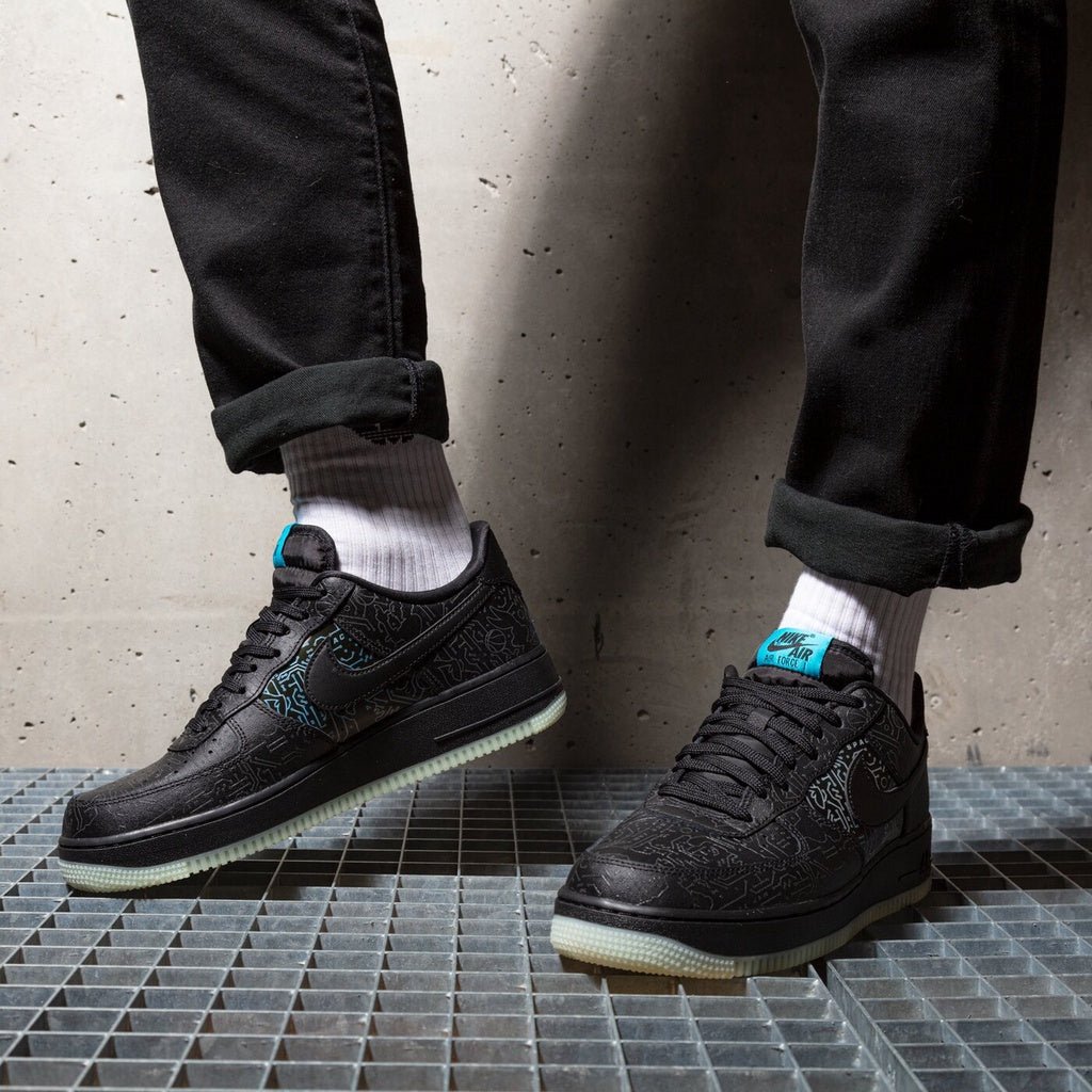 סוף סוף הגיע: נעלי Air Force 1 Low ’07 Computer Chip Space Jam – הטרנד המושלם לאופנה שלך! NIKE | ShoeSale