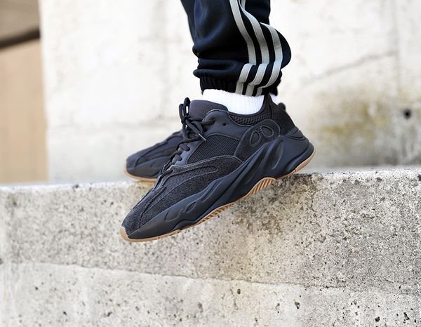 Yeezy 700 Utility Black - השילוב המושלם של סטייל ונוחות Yeezy 700 | ShoeSale