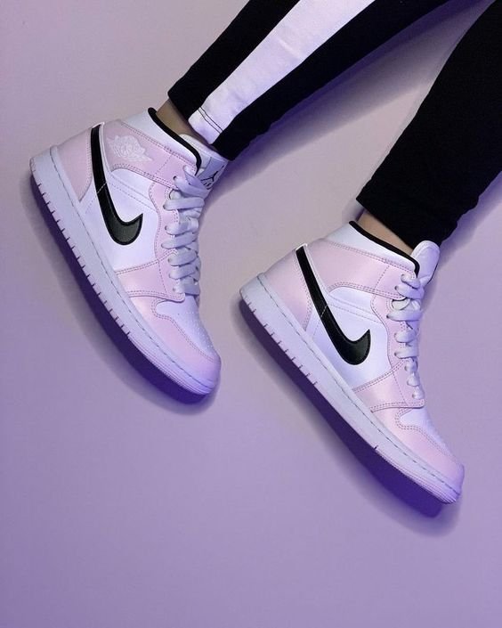 הביאו את הסטייל שלכם לשיא עם Air Jordan 1 Mid Barely Rose! הדגמים החמים | ShoeSale