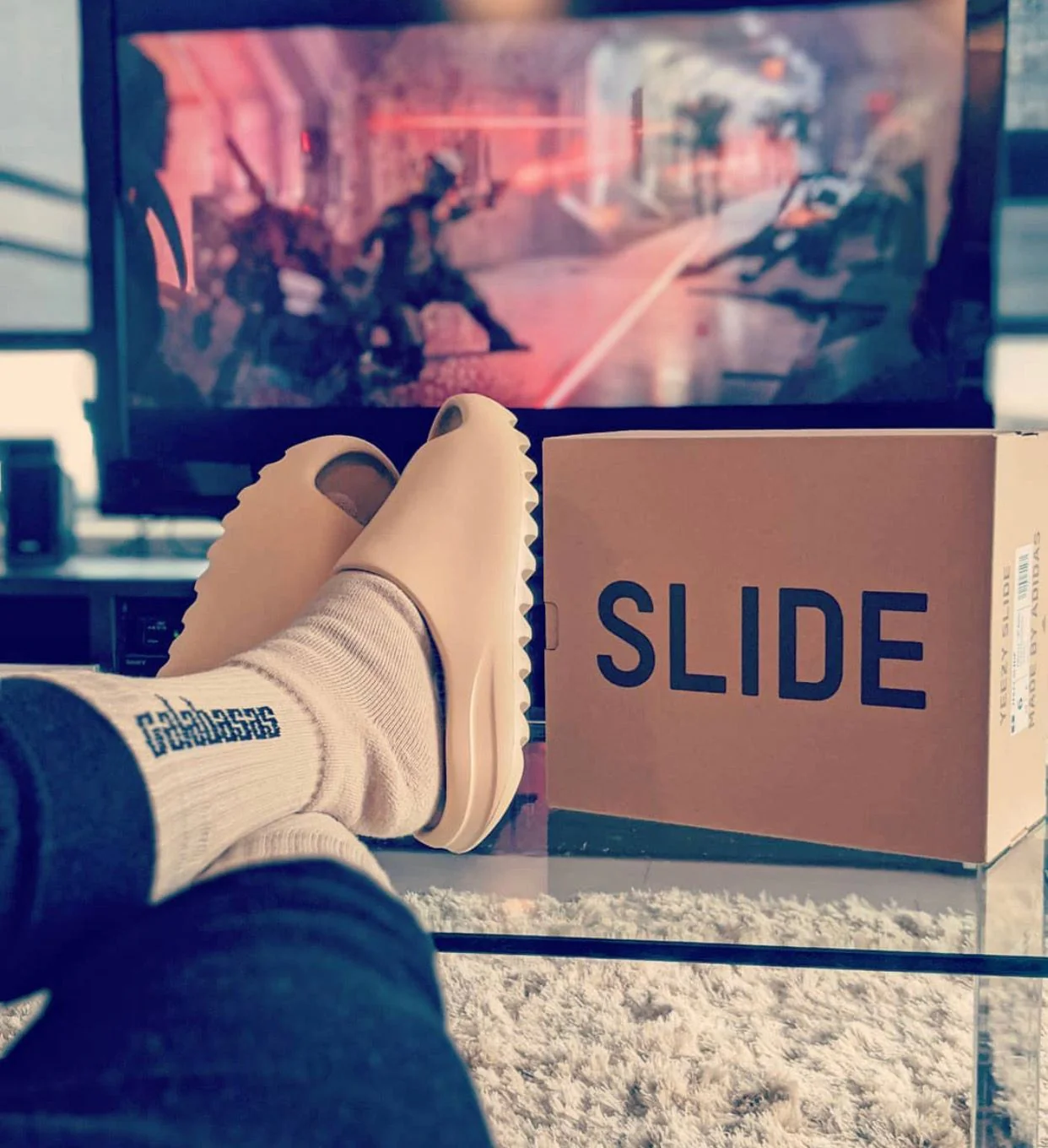 כפכפי Yeezy Slide Desert Sand – האופנה שטוענת כל צעד Yeezy | ShoeSale