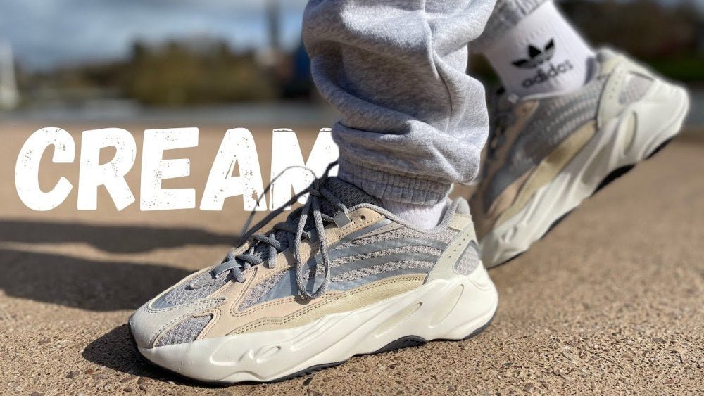 Yeezy 700 V2 Cream - האופנה המובהקת של קניה ווסט! Yeezy 700 | ShoeSale