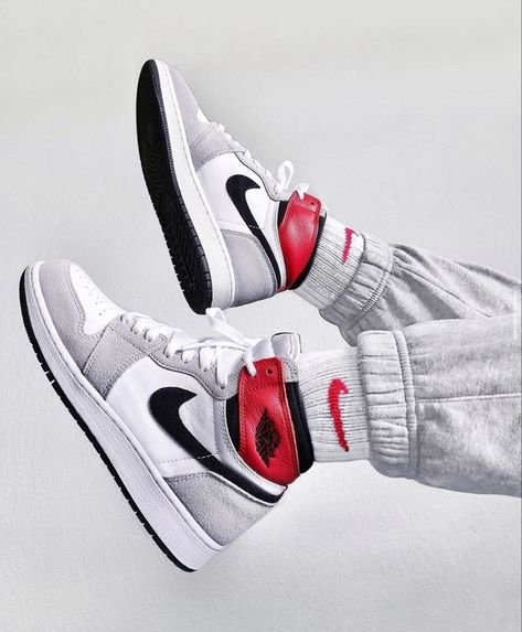 סניקרס Air Jordan 1 Retro High Light Smoke Grey - הטרנד הבא של אופנה וסטייל AIR JORDAN | ShoeSale