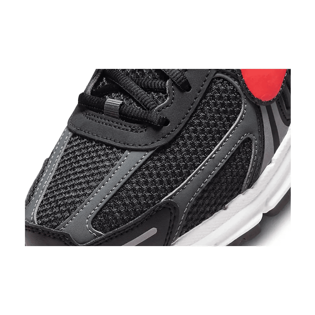 Nike Zoom Vomero 5 Grey Red - נעלי הספורט שיחזירו לך את הסטייל Nike Zoom | ShoeSale