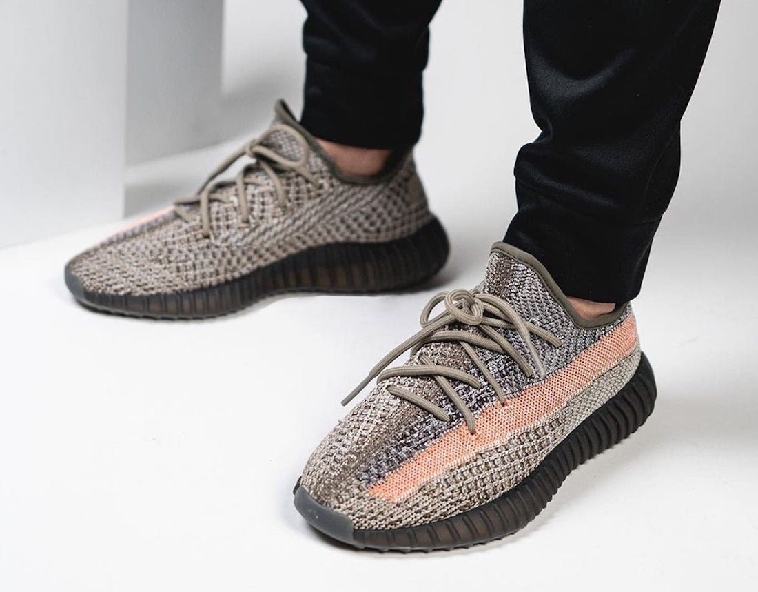 המהפכה של הנעליים: Yeezy Boost 350 V2 Ash Stone Yeezy | ShoeSale