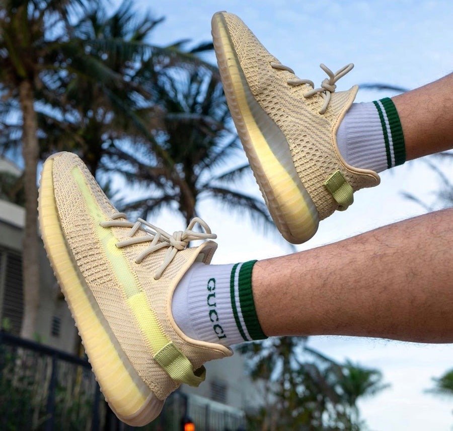 ביגוד נחשק: Yeezy Boost 350 V2 Flax - תחושה של יוקרה וסגנון Yeezy | ShoeSale