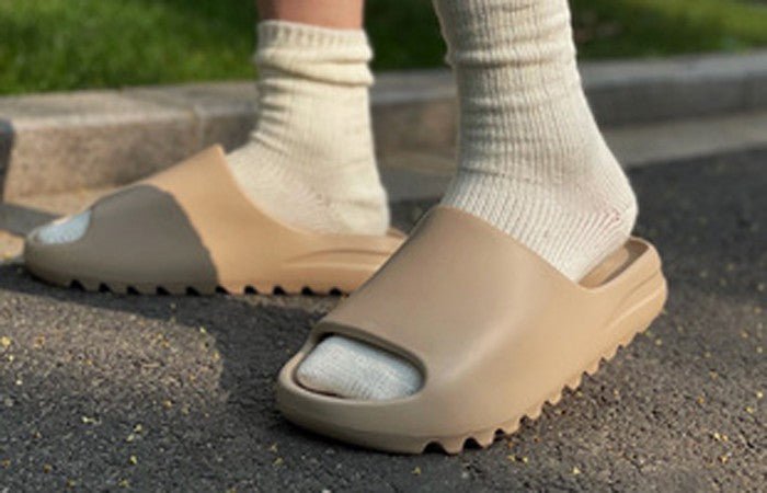 Yeezy Slide Pure – הכפכפים שיהפכו אותך לטרנד האופנה הבא! Yeezy | ShoeSale