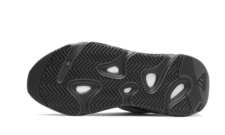 יייזי 700 Mnvn Bone - הסניקרס ששוברים את הגבולות Yeezy 700 | ShoeSale