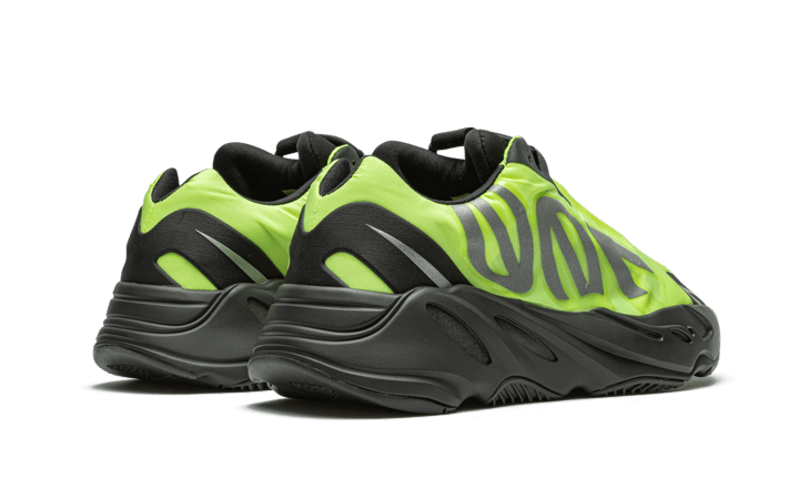 Yeezy 700 Mnvn Phosphor - מתכון מושלם לסטייל ואתלטיות Yeezy 700 | ShoeSale