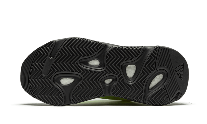 Yeezy 700 Mnvn Phosphor - מתכון מושלם לסטייל ואתלטיות Yeezy 700 | ShoeSale