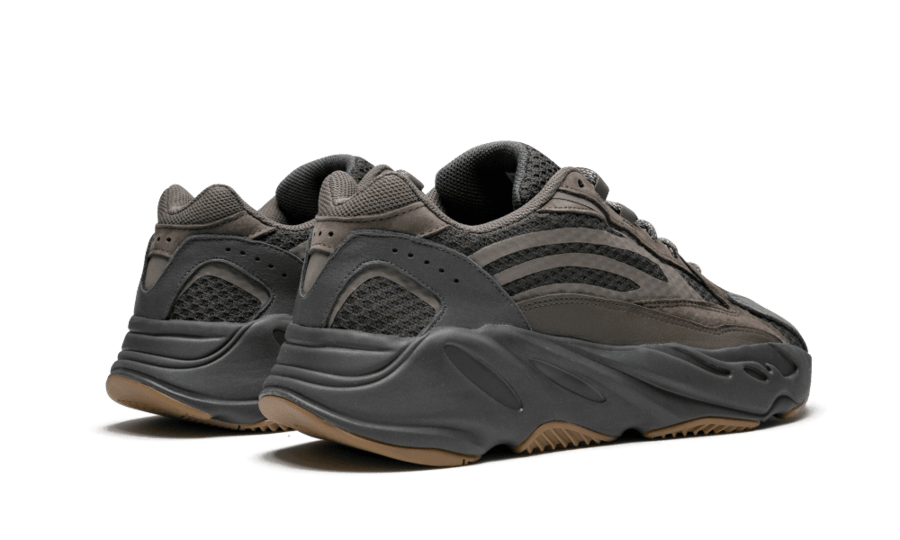 Yeezy 700 V2 Geode - בין סטייל נועז לאופנה עדכנית Yeezy 700 | ShoeSale