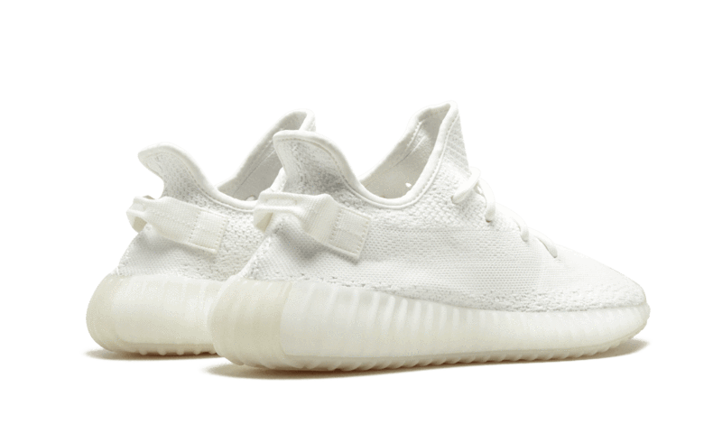 כנסו לעולם הסטייל עם Yeezy Boost 350 V2 Cream Triple White הדגמים החמים | ShoeSale