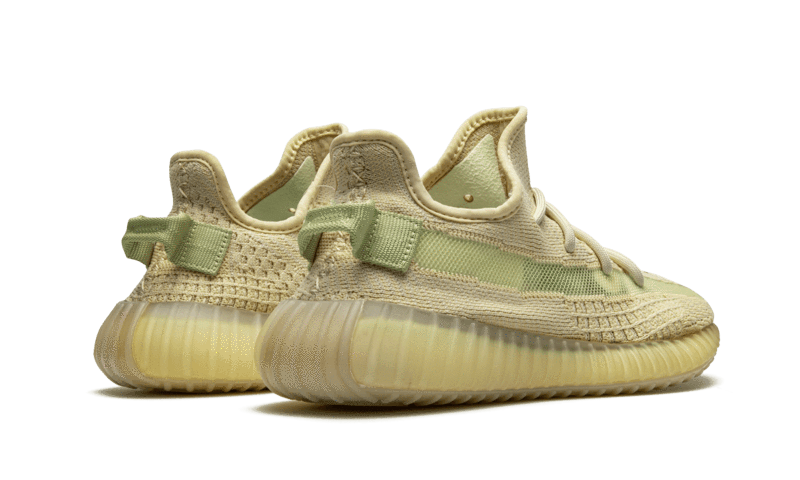ביגוד נחשק: Yeezy Boost 350 V2 Flax - תחושה של יוקרה וסגנון Yeezy | ShoeSale