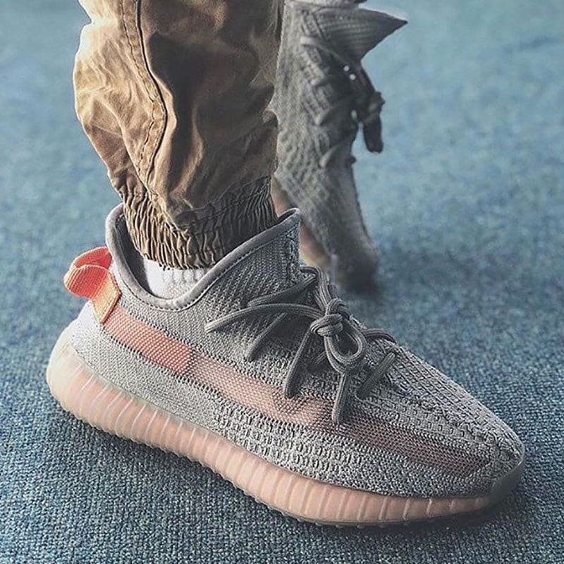 Yeezy Boost 350 V2 True Form - קפיצה לקדמת האופנה Yeezy | ShoeSale