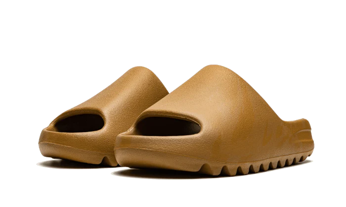 Yeezy Slide Ochre - כפכפים שאי אפשר לפספס! Yeezy | ShoeSale