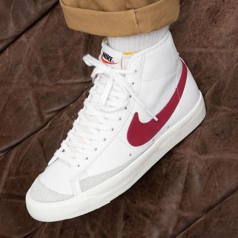 הנעליים המושלמות: Blazer Mid 77 Vintage Brick Red NIKE | ShoeSale