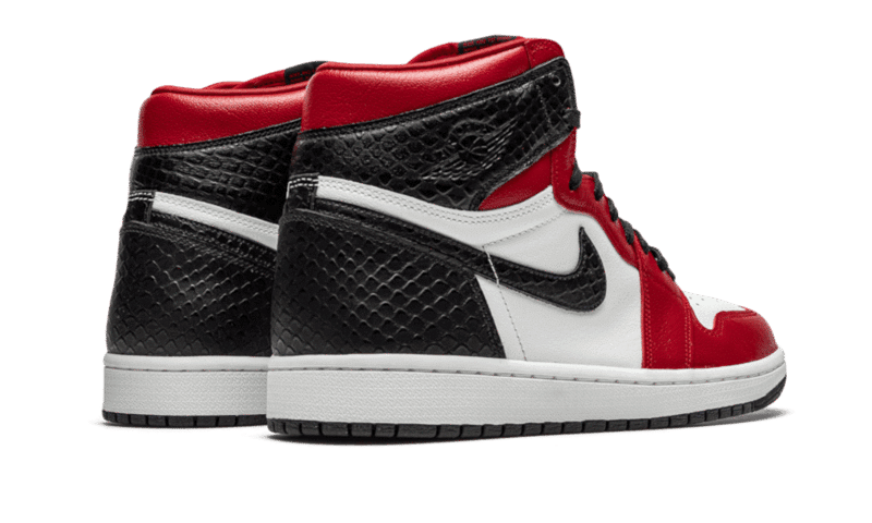 Air Jordan 1 Retro High Satin Snake Chicago - הסניקרס שהופכות אופנה לסטייל AIR JORDAN | ShoeSale