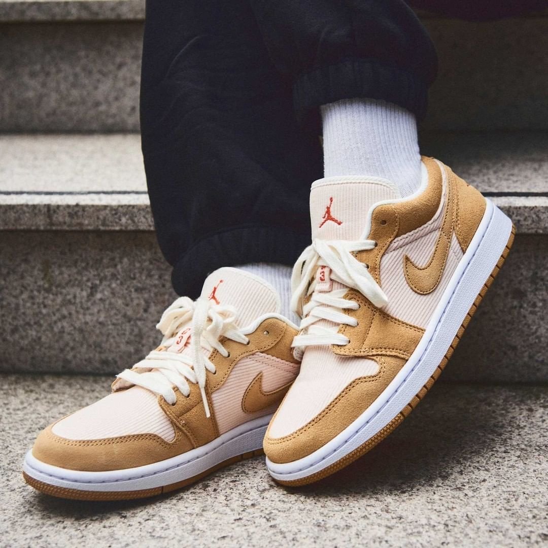 Air Jordan 1 Low Corduroy - סניקרס שמחברות אתכם לאופנה AIR JORDAN | ShoeSale