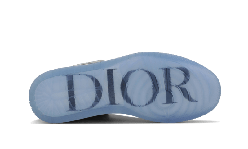 הקלאסיקה המודרנית: Air Jordan 1 Low Dior - סניקרס שמייצרות סטייל AIR JORDAN | ShoeSale