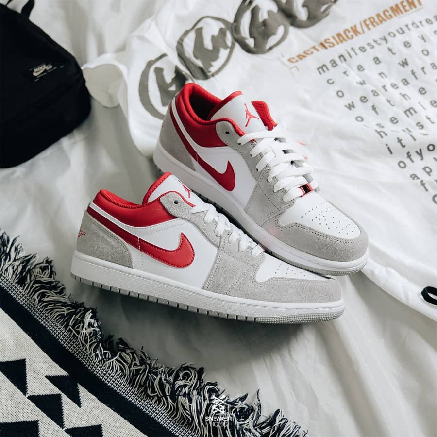 Air Jordan 1 Low Se Light Smoke Grey Gym Red - סניקרס שיגרמו לך לבלוט! הדגמים החמים | ShoeSale