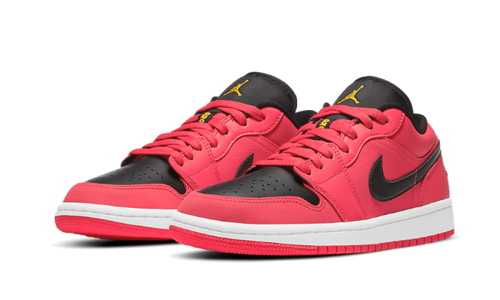 Air Jordan 1 Low Siren Red - אמנות הסניקרס בהתגלמותה AIR JORDAN | ShoeSale