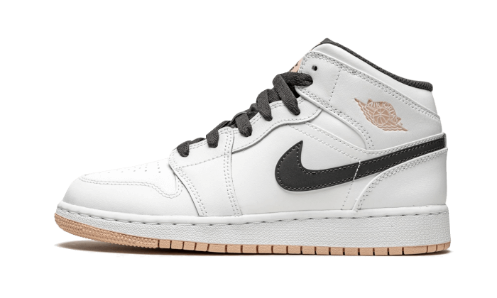 Air Jordan 1 Mid White Artic Orange - הסניקרס שיגרמו לכל מבט להישאר AIR JORDAN | ShoeSale