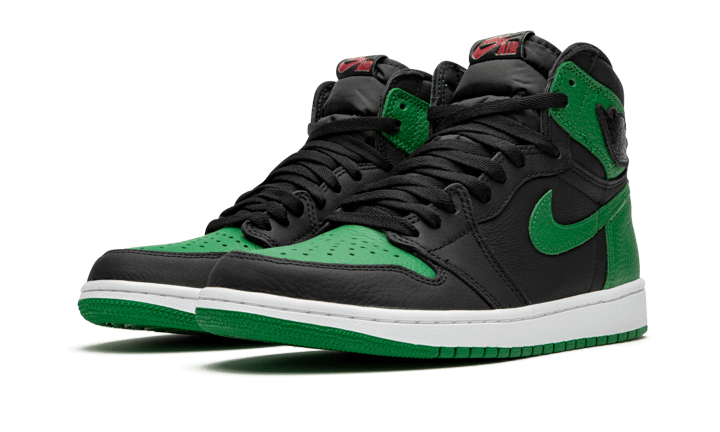 Air Jordan 1 Retro High Pine Green Black - הסניקרס שמשדרגות כל לוק! AIR JORDAN | ShoeSale