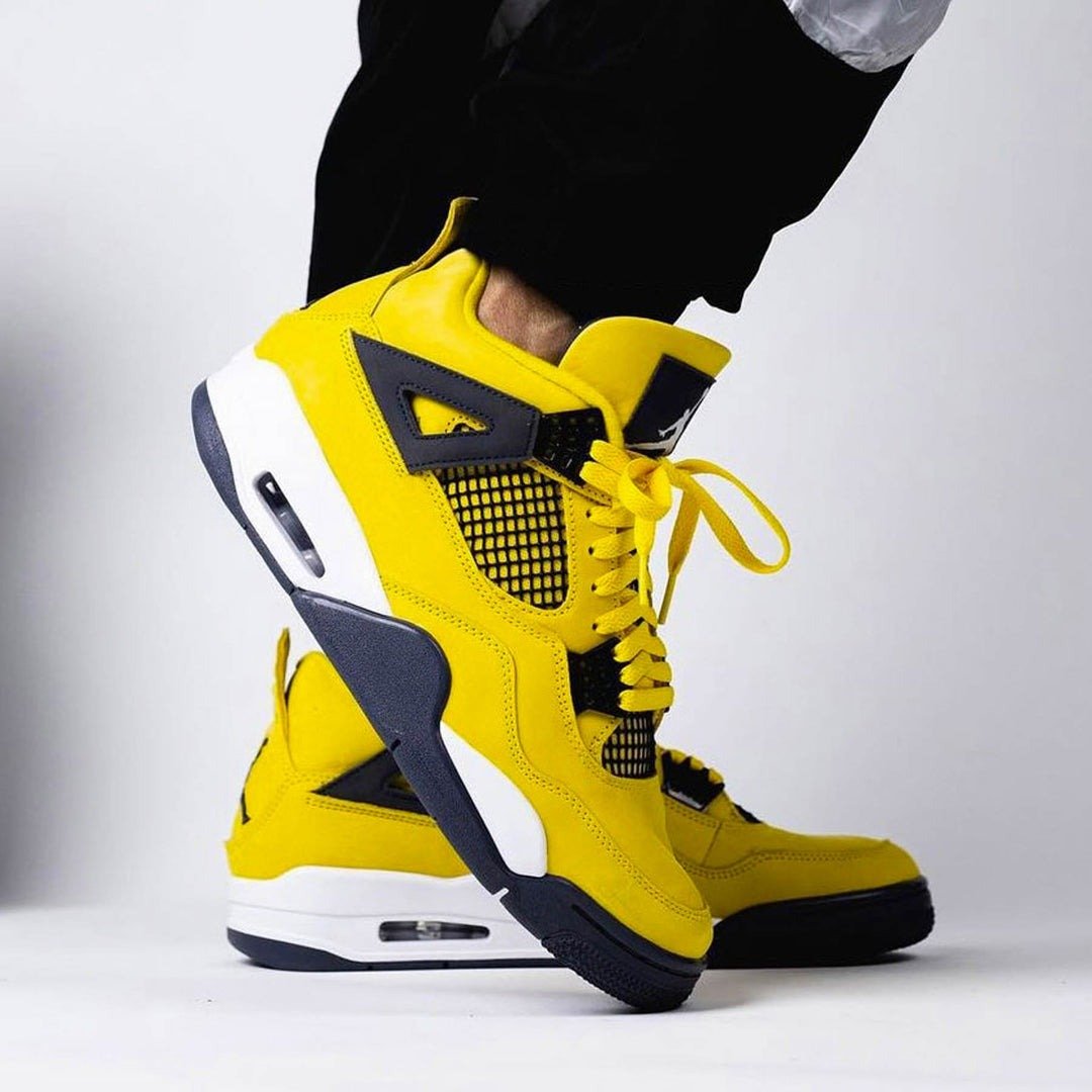 Air Jordan 4 Retro Tour Yellow (Lightning) - המושלמת לכל חובב אופנה! AIR JORDAN | ShoeSale