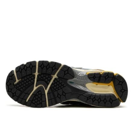 הפוך לכוכב אופנה עם New Balance 1906R Metallic Teal New Spruce! NEW BALANCE | ShoeSale