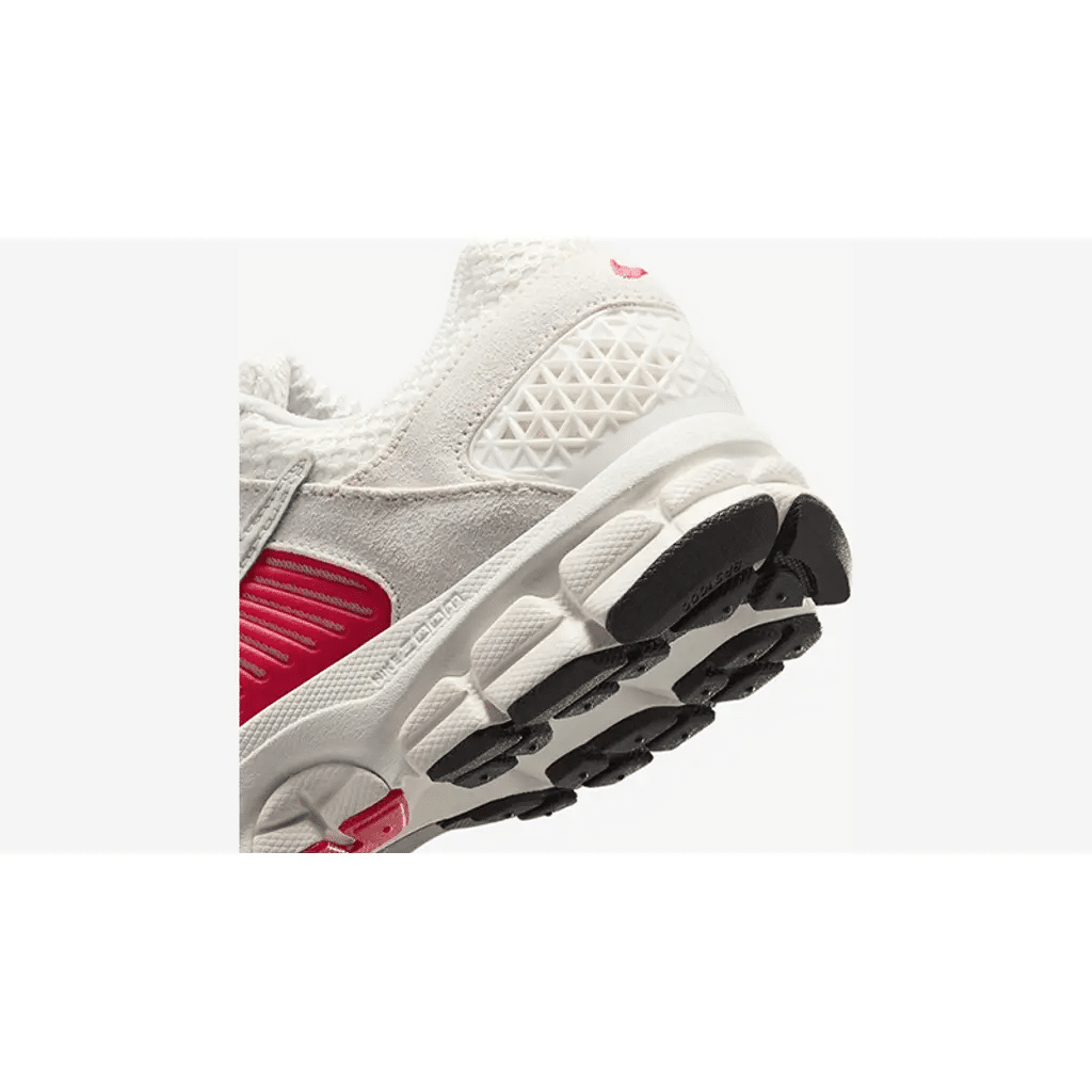 Nike Zoom Vomero 5 Sail Siren Red - השילוב המושלם של סטייל ונוחות Nike Zoom | ShoeSale