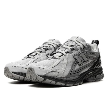 כנסו לאופנה עם New Balance 1906R Brighton Grey – נעליים שמשדרות סטייל NEW BALANCE | ShoeSale