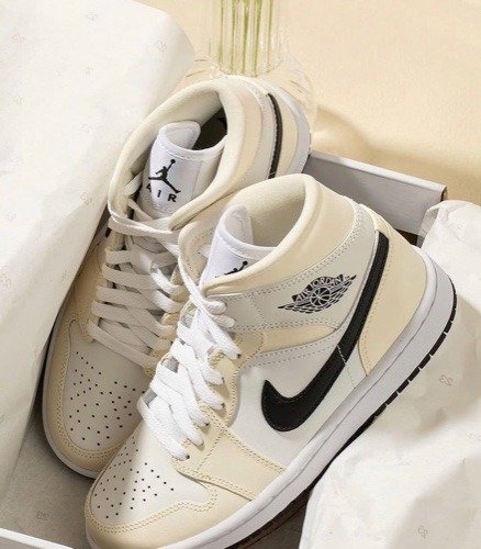Air Jordan 1 Mid Coconut Milk - הטרנד המושלם לסתיו הדגמים החמים | ShoeSale