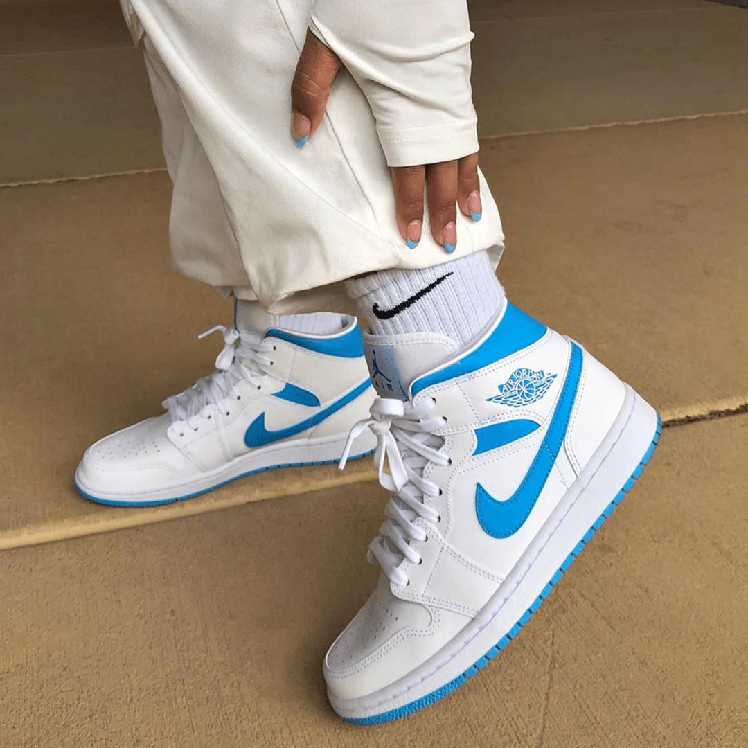 Air Jordan 1 Mid Unc – הופעה בלתי נשכחת בעיצובים המובילים! AIR JORDAN | ShoeSale