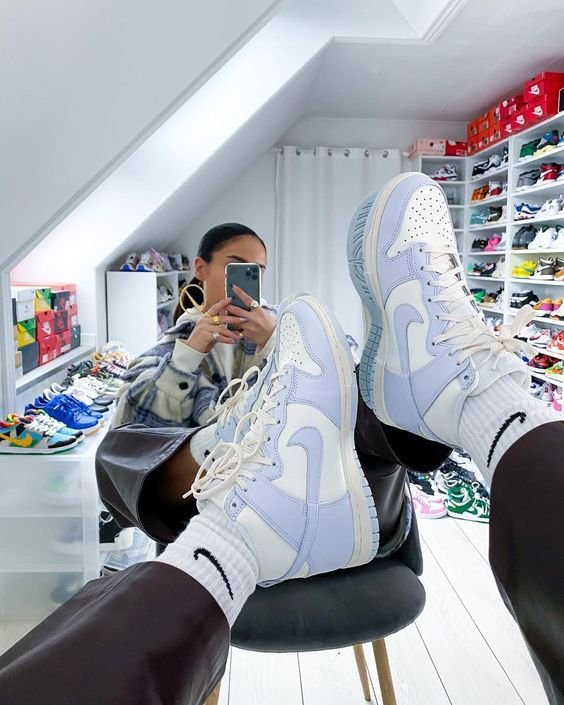 Dunk High Football Grey -הסטייל שהגיע לנצח! NIKE | ShoeSale